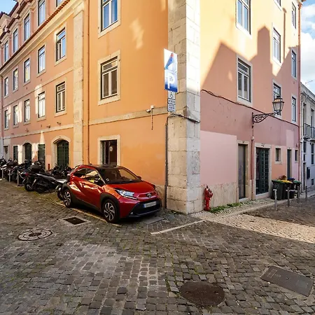 Whome Elegant Chiado Retreat Comfort In Lisbon's Heart Διαμέρισμα