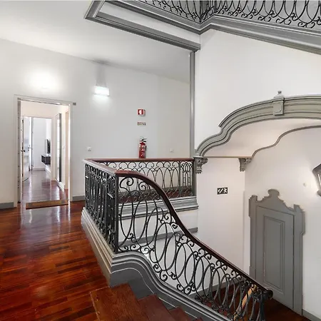 Whome Elegant Chiado Retreat Comfort In Lisbon's Heart Лісабон