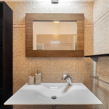 Appartamento Whome Elegant Chiado Retreat Comfort In Lisbon's Heart