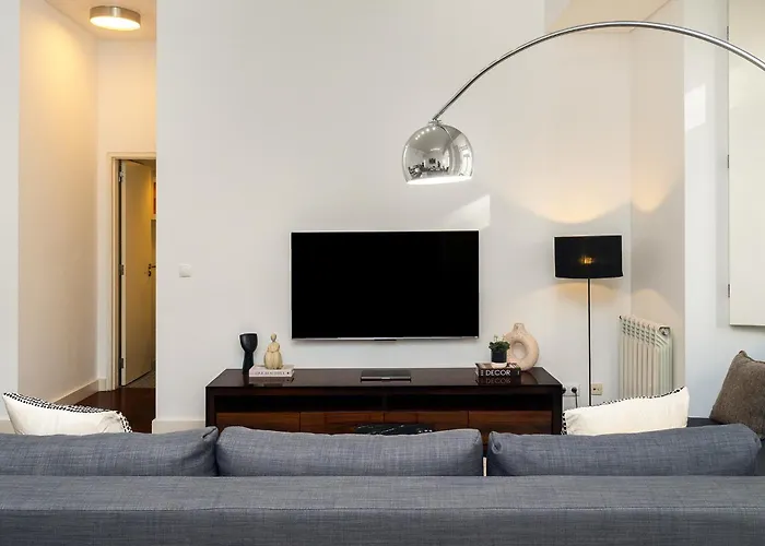 شقة Whome Elegant Chiado Retreat Comfort In Lisbon's Heart