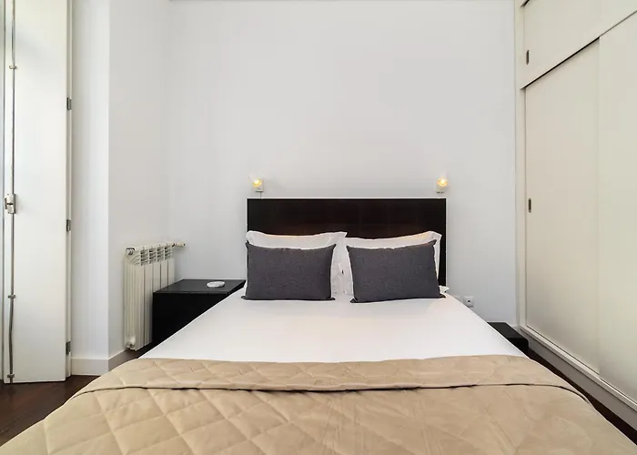 شقة Whome Elegant Chiado Retreat Comfort In Lisbon's Heart