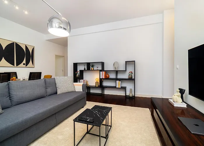 Whome Elegant Chiado Retreat Comfort In Lisbon's Heart شقة Lisboa