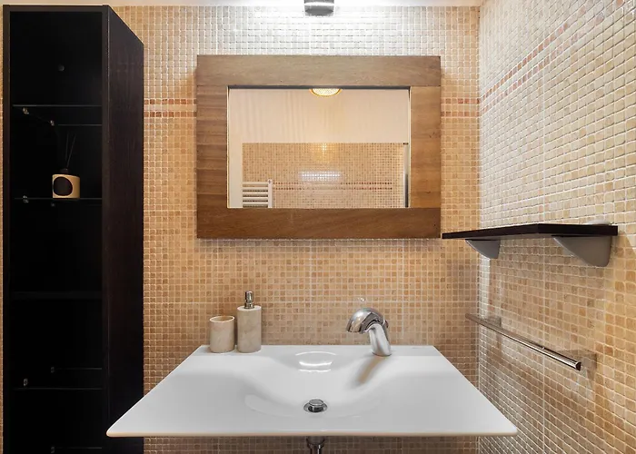 شقة Whome Elegant Chiado Retreat Comfort In Lisbon's Heart